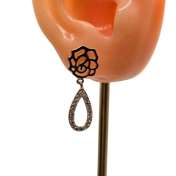 Pierced Floral Teardrop Dangle Earrings R&R Small Surgical Butterfly Gold Tone - Picture 2 of 9